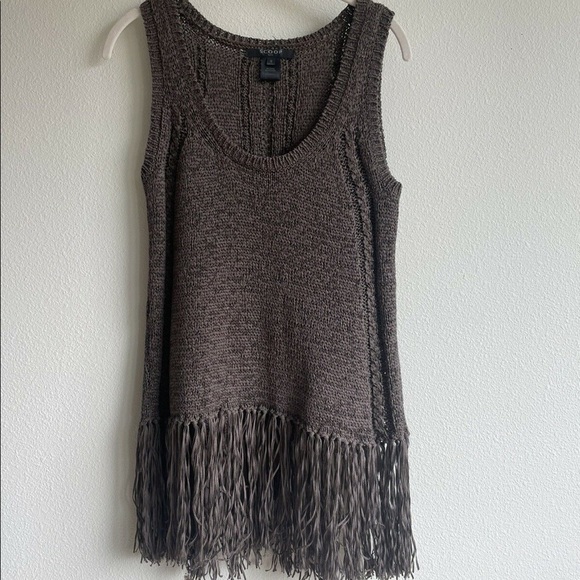 Scoop NYC sleeveless fringed knit sweater in black - Picture 2 of 11